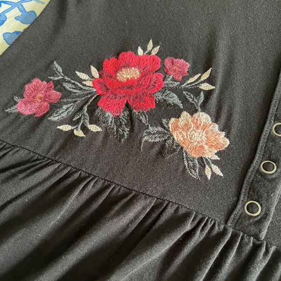 NWOT Women's American Eagle Soft & Sexy Embroidered Floral Black Knit Top XS - Picture 8 of 16